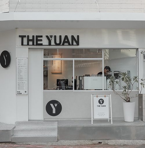 黑白色系簡約期待有緣人的您 THE YUAN CAFE